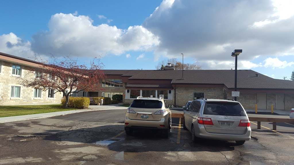 Vista Park Lodge | 144 Novavista Drive, Winnipeg, MB R2N 1P8, Canada | Phone: (204) 257-6688
