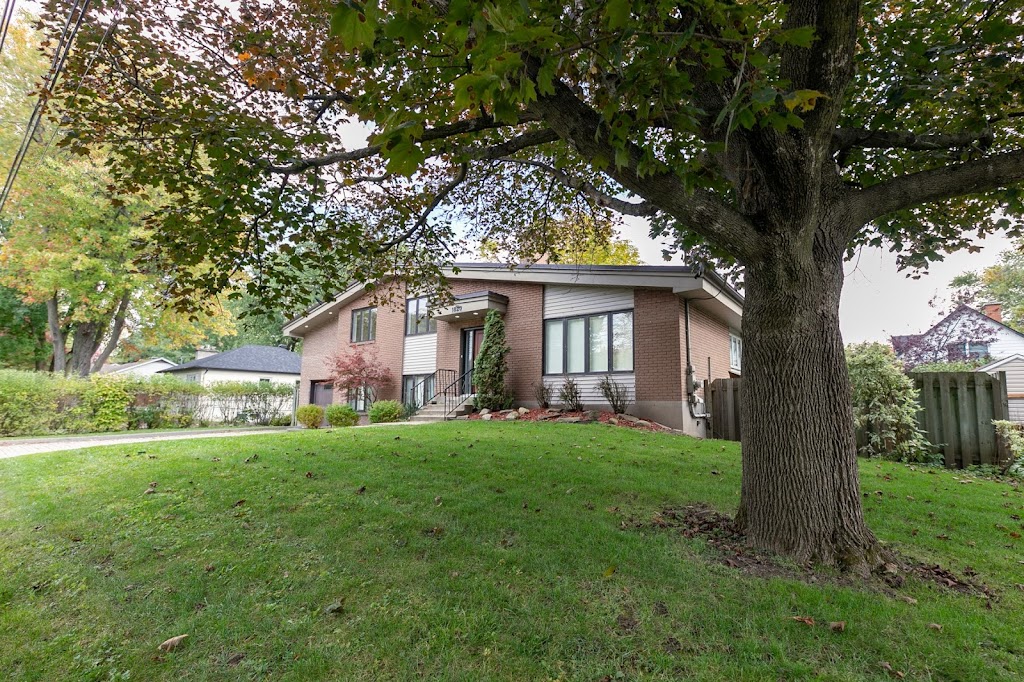 West Island Realty | 263C Boul. Saint-Jean, Pointe-Claire, QC H9R 3J1, Canada | Phone: (514) 928-4663