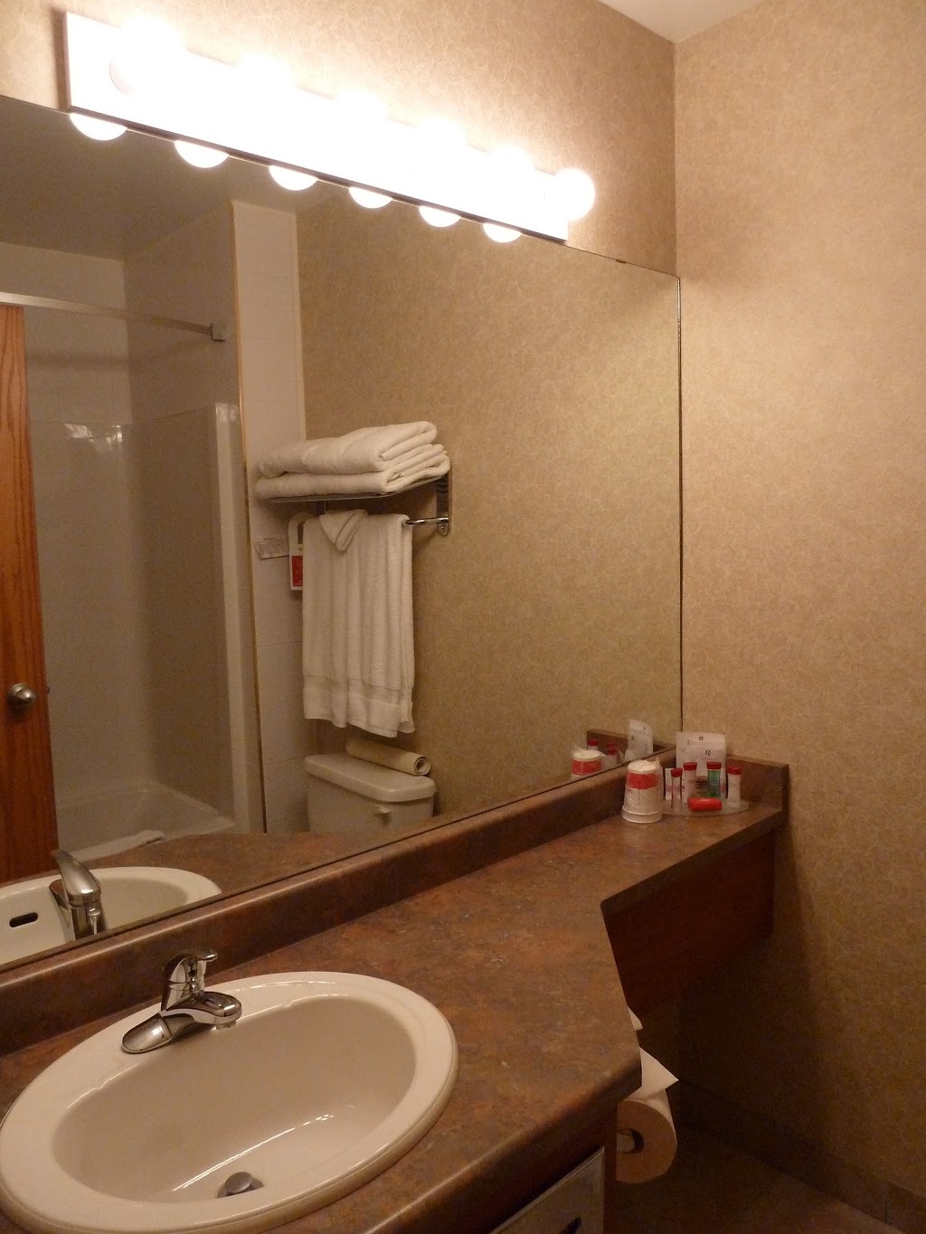 Ramada by Wyndham Stony Plain Hotel & Suites | 3301 43 Ave, Stony Plain, AB T7Z 1L1, Canada | Phone: (780) 963-0222