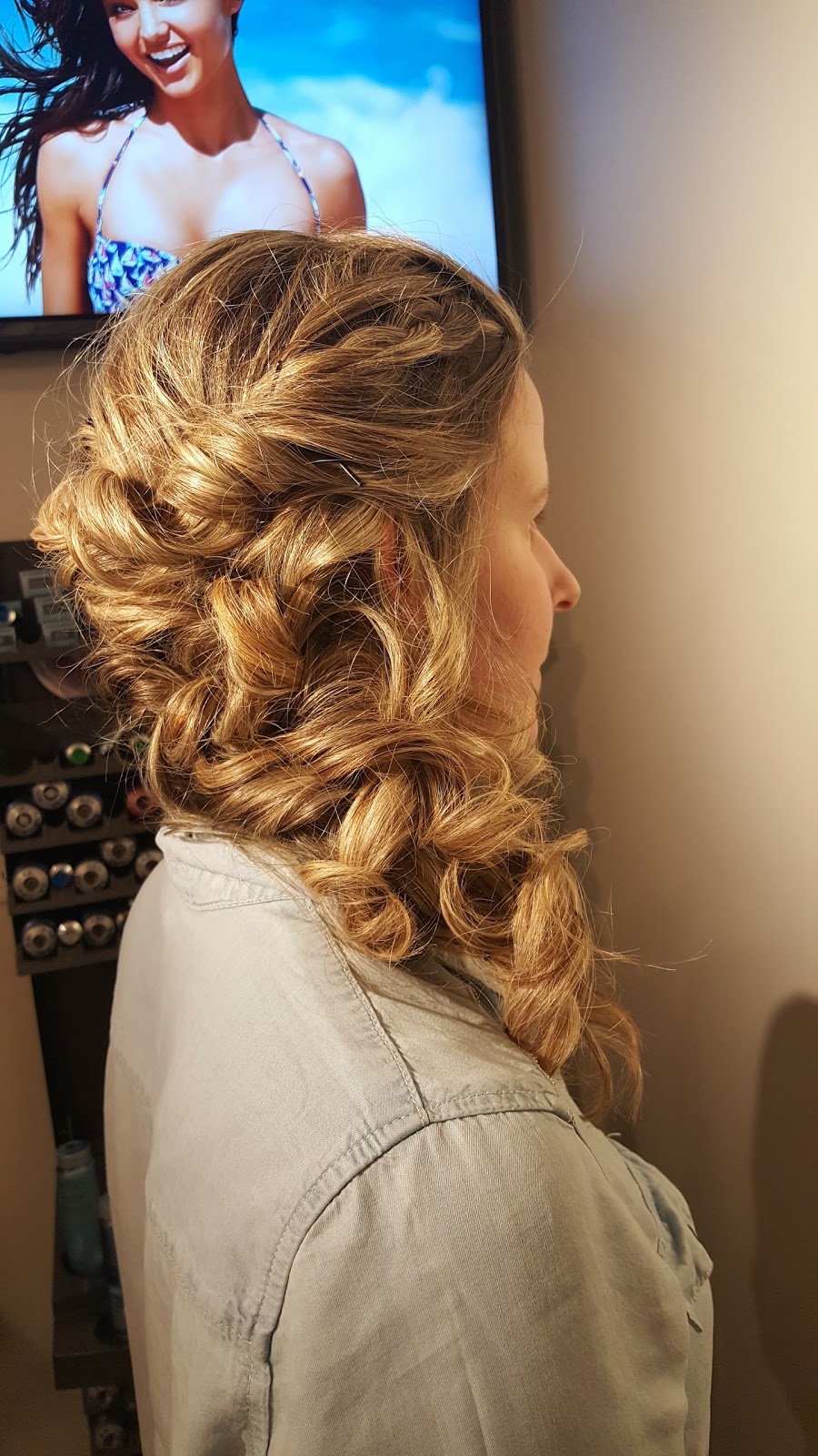 Indigo Hair Works | 129 Michigan Ave, Point Edward, ON N7V 1E5, Canada | Phone: (519) 491-0640