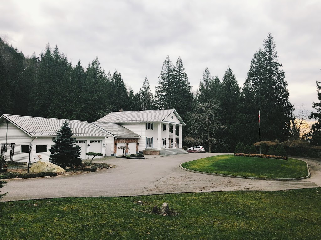 White Pillars Country Estate Bed and Breakfast | 3195 Karson Rd, Chilliwack, BC V2R 5H1, Canada | Phone: (778) 319-5569