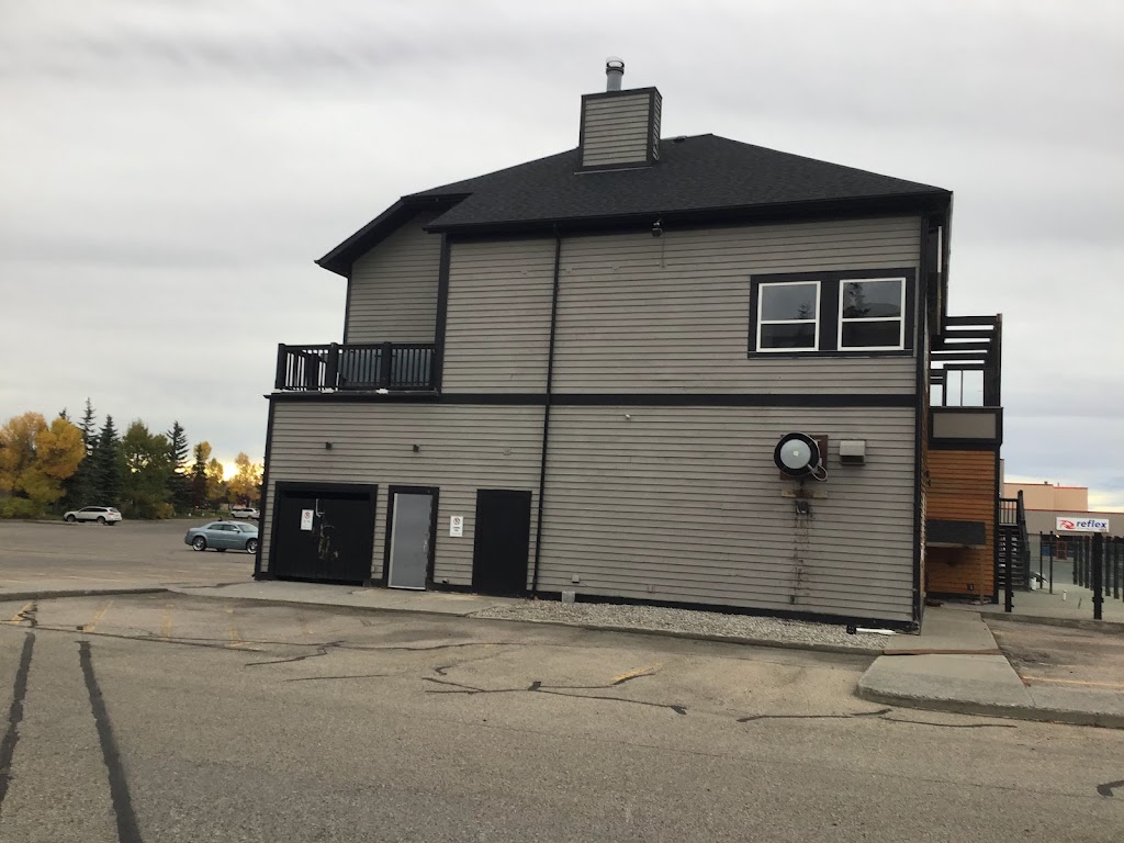 Lucky Painting Limited | 6504 Penbrooke Dr SE, Calgary, AB T2A 4S7, Canada | Phone: (403) 891-4138