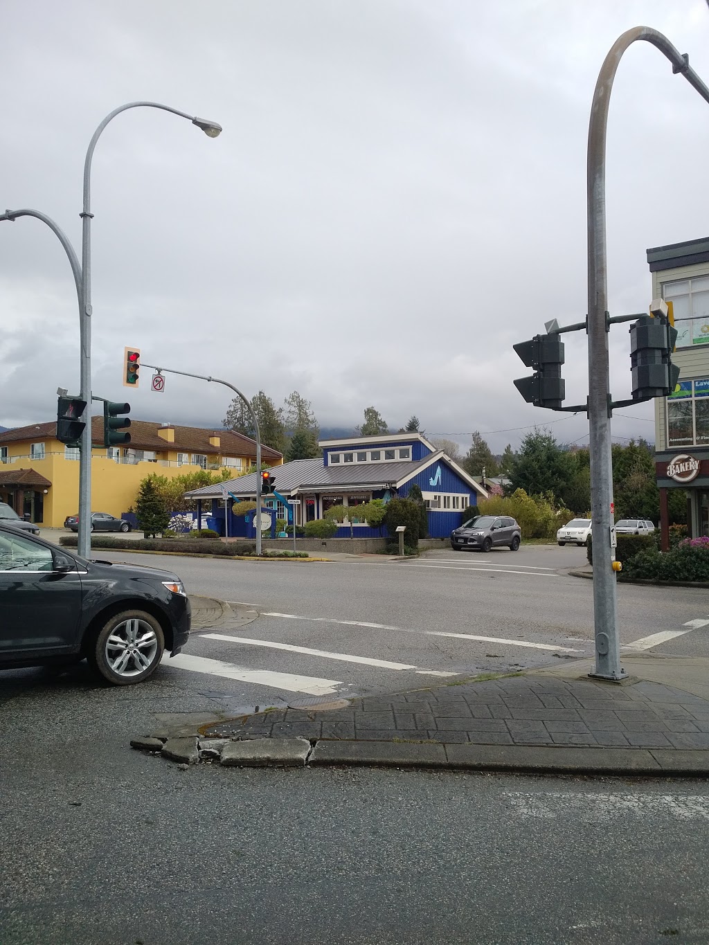 Palmeros | 5514 Wharf Ave, Sechelt, BC V0N 3A0, Canada | Phone: (604) 885-6401