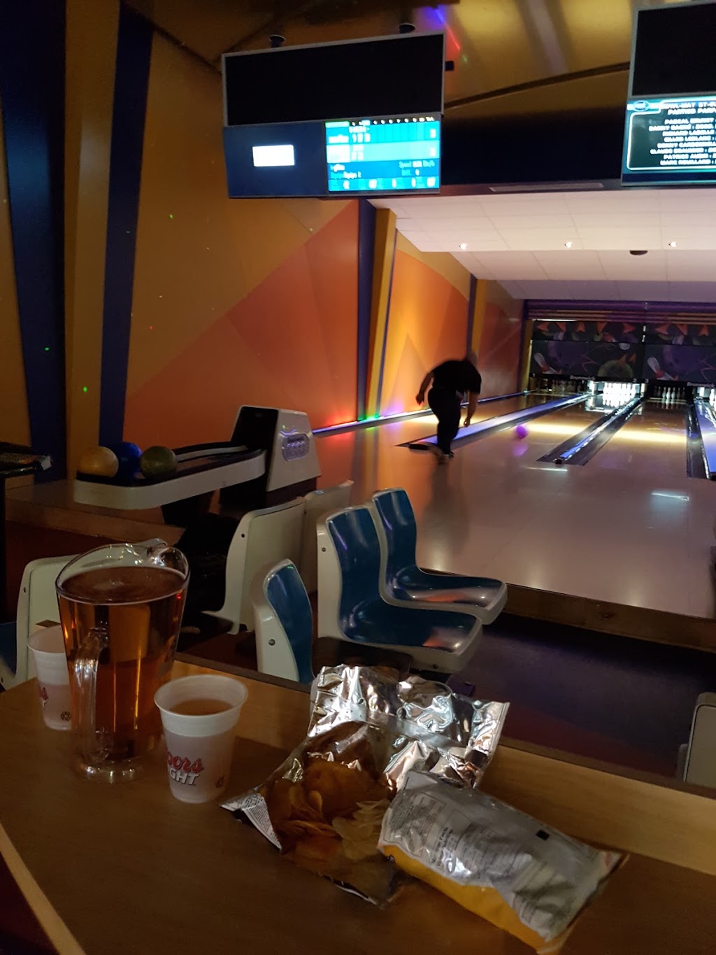 Bowl-Mat | 300 Rue Terry Fox, Saint-Eustache, QC J7P 5C6, Canada | Phone: (450) 623-6400