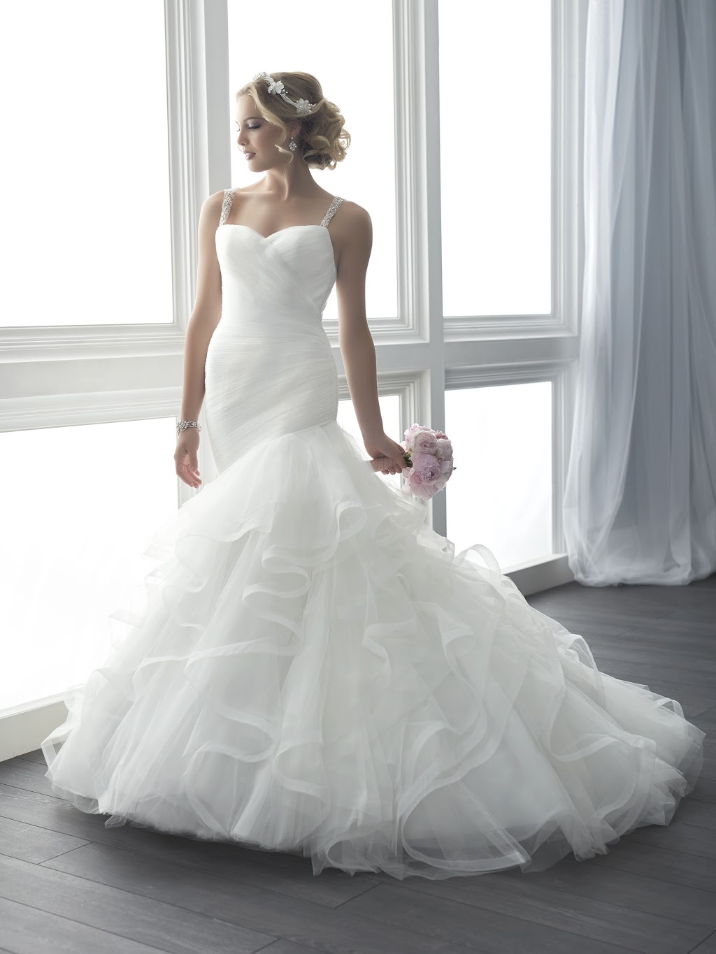 Jacquelin Bridals Canada | clothing store | 221 Wharncliffe Rd S, London, ON N6J 2L2, Canada | 5199630530 OR +1 519-963-0530