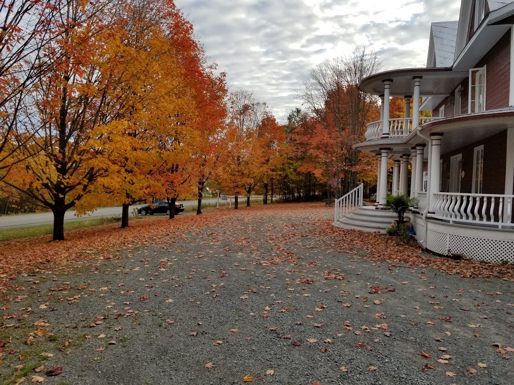 Auberge Le Petit Manoir | 481 Chemin du Golf, Montmagny, QC G5V 3R9, Canada | Phone: (418) 248-0911