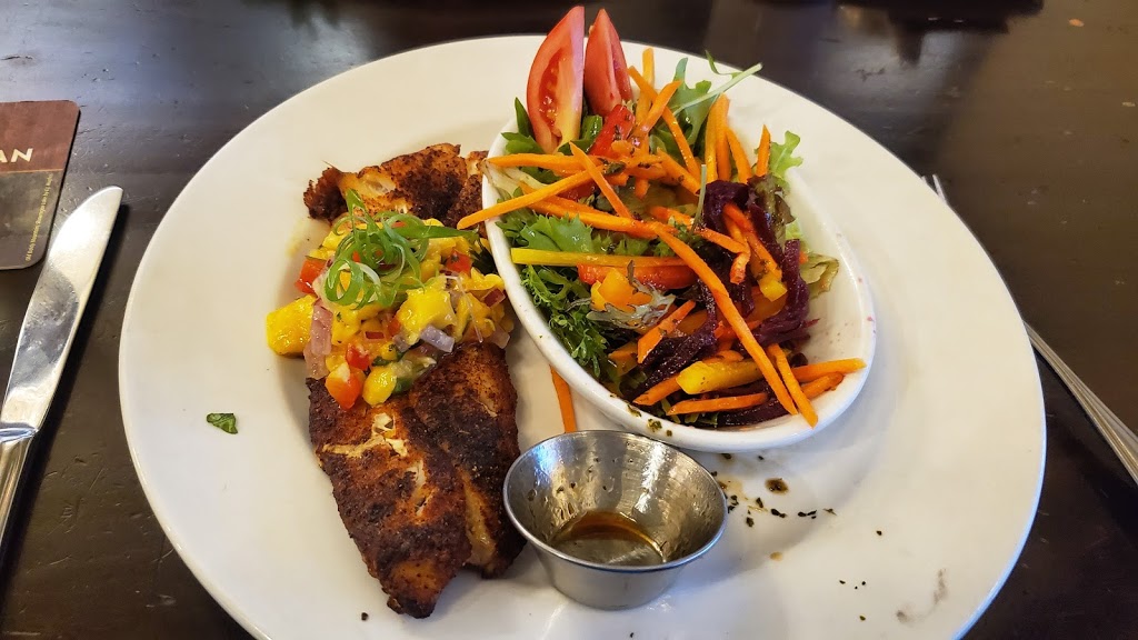 Jakes at the Lake | 109 S Shore Rd, Lake Cowichan, BC V0R 2G0, Canada | Phone: (250) 932-2221