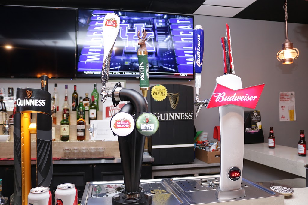 Roadhouse Wings | 2181 Lawrence Ave E, Scarborough, ON M1P 2P5, Canada | Phone: (416) 285-5539