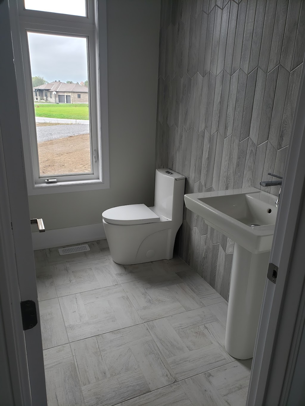NJDHOMES | 136, 2446 Bank St Unit 614, Ottawa, ON K1V 1A4, Canada | Phone: (613) 263-9813