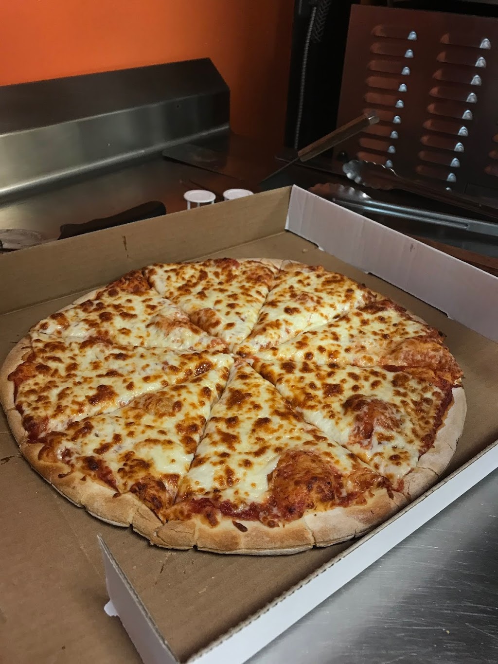 Mamas Pizza | meal delivery | 825 Southdale Rd W, London, ON N6P 0C6, Canada | 5196527676 OR +1 519-652-7676