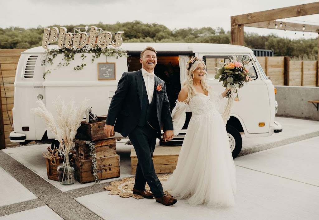 The Photo Bus Booth | 463 Athol St E, Oshawa, ON L1H 1L5, Canada | Phone: (416) 720-3270