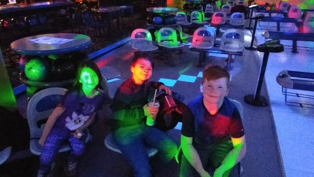 Chateau Lanes | 1145 Nairn Ave, Winnipeg, MB R2L 0Y6, Canada | Phone: (204) 667-1550