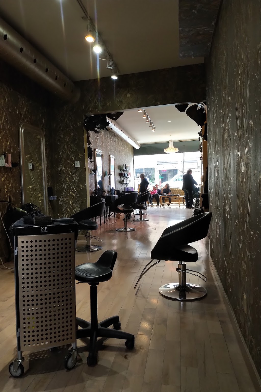 Grateful Head & Co. | 1594 Dundas St W, Toronto, ON M6K 1T8, Canada | Phone: (416) 588-5507