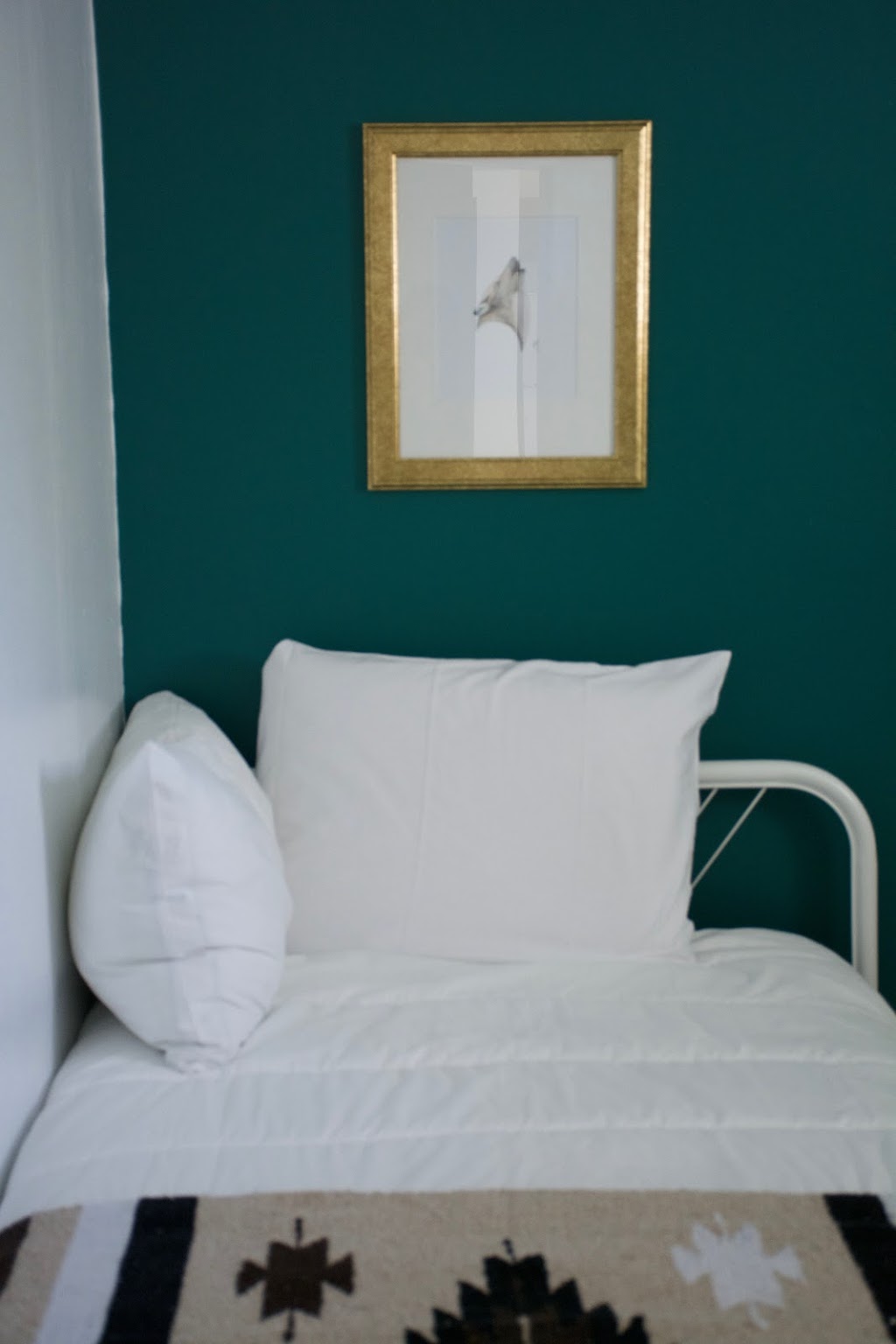 La Cabane Guesthouse | 315 Provencher Blvd, Winnipeg, MB R2H 0G8, Canada | Phone: (204) 794-4218
