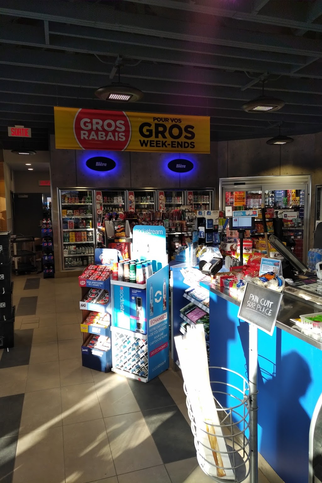 Couche-Tard | 7260 Boulevard Laurier, Terrebonne, QC J7M 0K6, Canada | Phone: (450) 838-8181