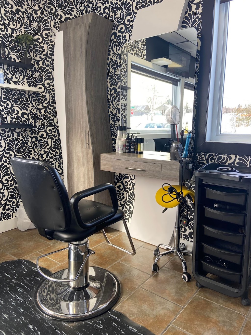 Mariem artiste coiffeuse | 1 Av. du Parc, Sainte-Clotilde-de-Beauce, QC G0N 1C0, Canada | Phone: (418) 427-5789
