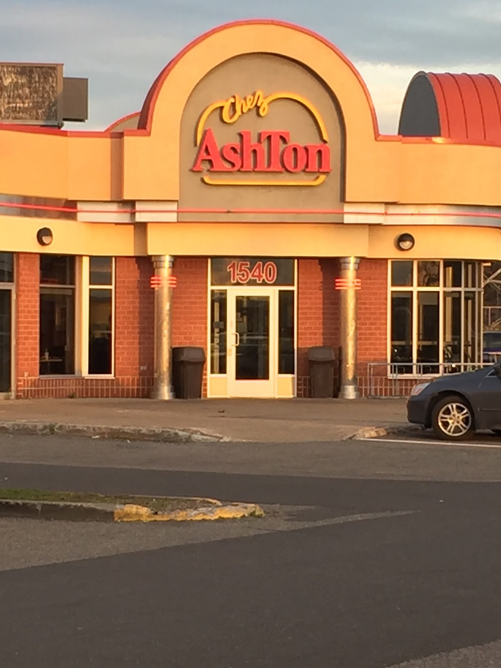 Chez Ashton | 1540 Route des Rivières, Saint-Nicolas, QC G7A 2N9, Canada | Phone: (418) 682-2115
