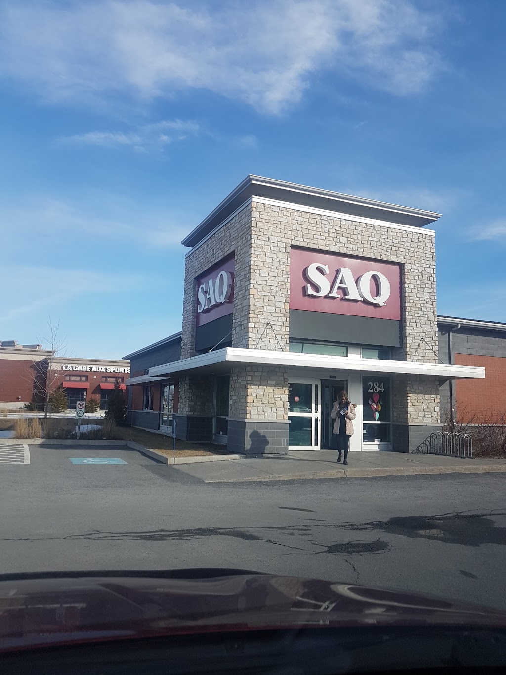 SAQ | 284 Voie de Desserte de la Route 132, Saint-Constant, QC J5A 2C9, Canada | Phone: (450) 638-5344