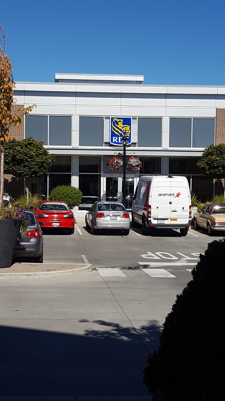 Royal Bank of Canada | 3541 Blanshard St, Victoria, BC V8Z 0B9, Canada | Phone: (250) 220-8424