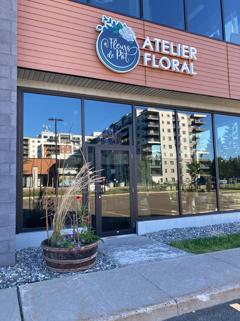 À Fleurs de Pot | 1930 Rue de lInterlude suite 101, Québec, QC G3K 0R6, Canada | Phone: (418) 845-4141