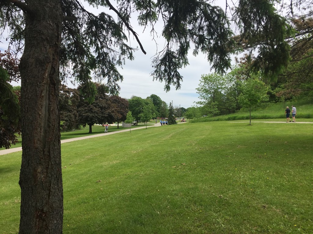 Cambridge Tour De Grand | 200 Christopher Dr, Cambridge, ON N1R 4S4, Canada | Phone: (519) 622-1087