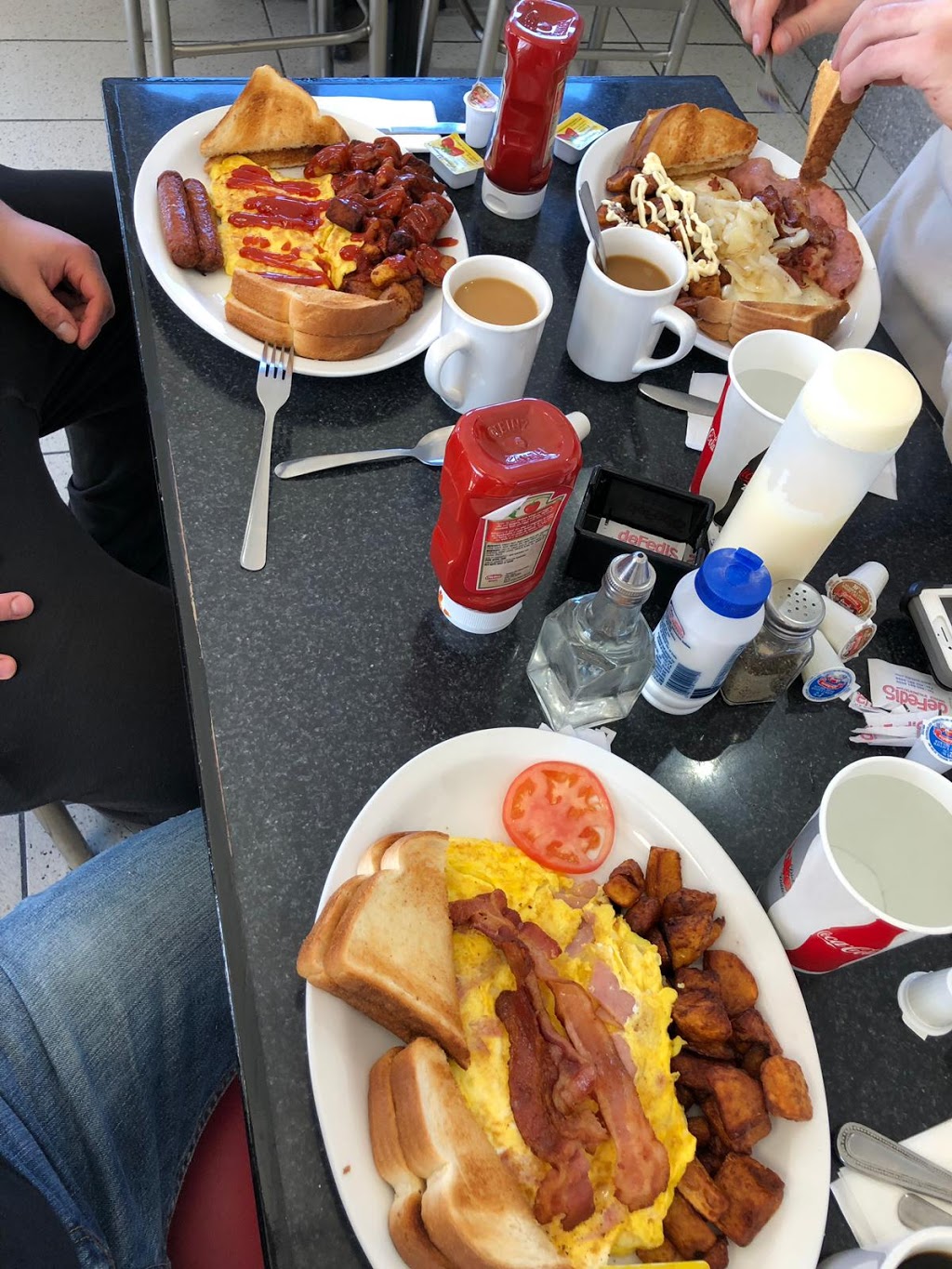 La Belle Province | 10501 Boul Henri-Bourassa O, Saint-Laurent, QC H4S 1A1, Canada | Phone: (514) 338-1955
