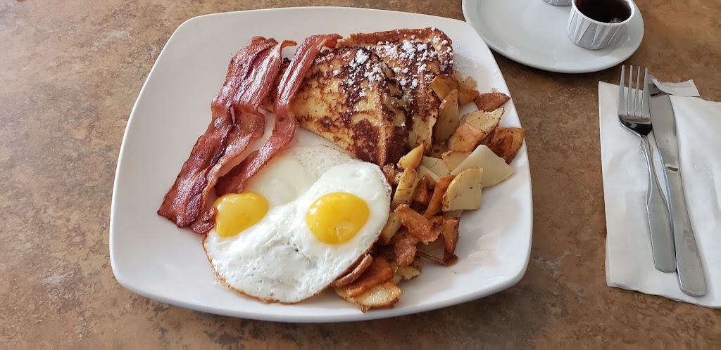 Spinnaker Cafe | 2417 Golf Course Dr #11, Blind Bay, BC V0E 1H2, Canada | Phone: (250) 675-2238
