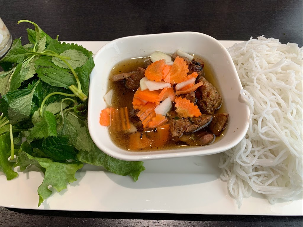 Phở Sơn | 100-2319 Keele St, North York, ON M6M 4A1, Canada | Phone: (416) 901-3437