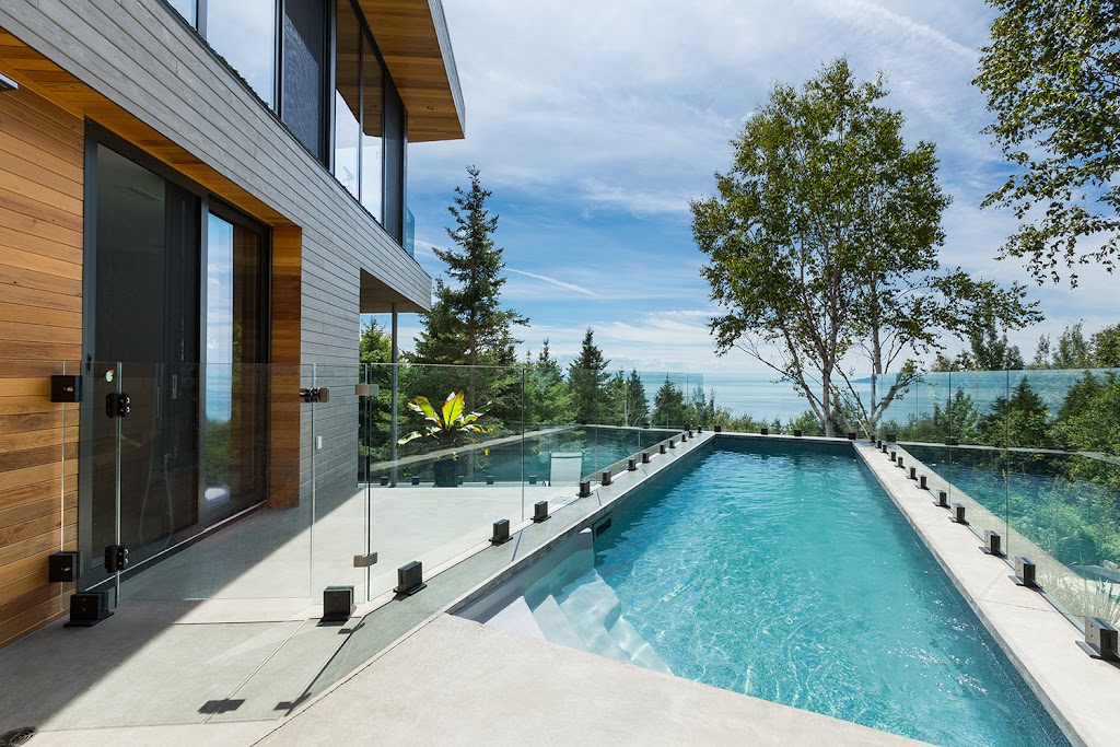 Toronto Glass & Railings | 4 Carlaw Ave, Toronto, ON M4M 2R5, Canada | Phone: (416) 876-8841