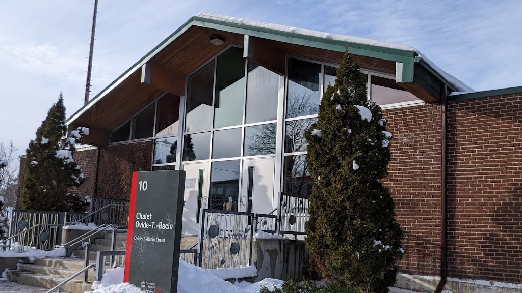 Roxboro Chalet | 2P3, 10 11e Rue, Roxboro, QC H8Y 1K5, Canada | Phone: (514) 684-2231