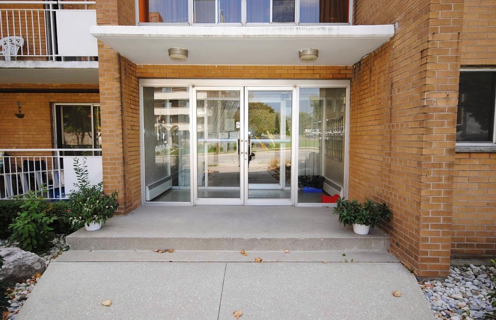 Sherwood Manor Apartments | 1200 Fennell Ave E, Hamilton, ON L8T 1T2, Canada | Phone: (905) 574-5623