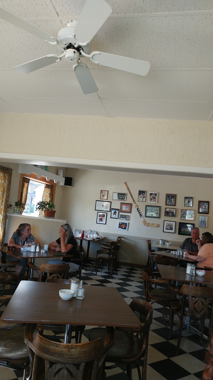 Lock Street Diner | 769 Lock St, Peterborough, ON K9J 8S8, Canada | Phone: (705) 743-0947