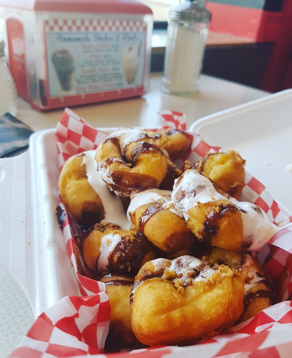 Route 42 Diner and Dairy Bar | 2825 County Rd 42, Windsor, ON N0R 1L0, Canada | Phone: (519) 966-5992