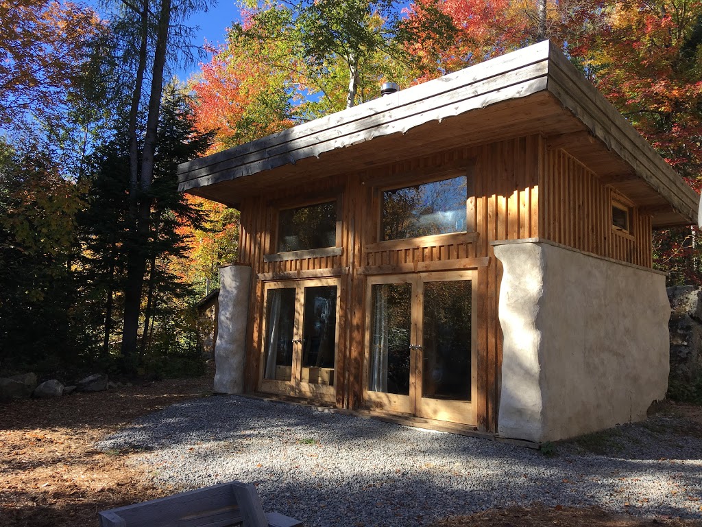 Strawbale | Harrington, QC J8G 2T3, Canada | Phone: (514) 291-6368