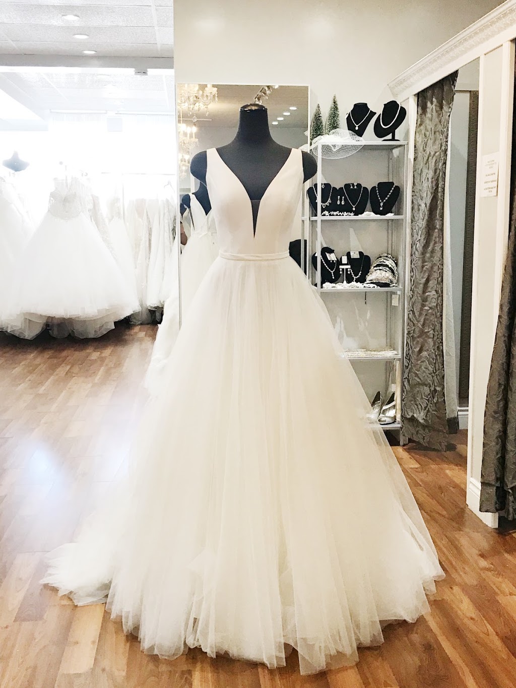Bridal Boutique | 313 Colborne St, Brantford, ON N3S 3N2, Canada | Phone: (519) 753-9609