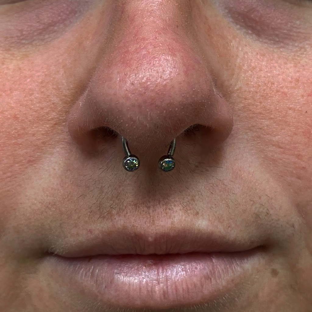 Roxanne Lafleur Piercing | 890 Rue Notre-Dame, Saint-Sulpice, QC J5W 3W5, Canada | Phone: (514) 518-5965