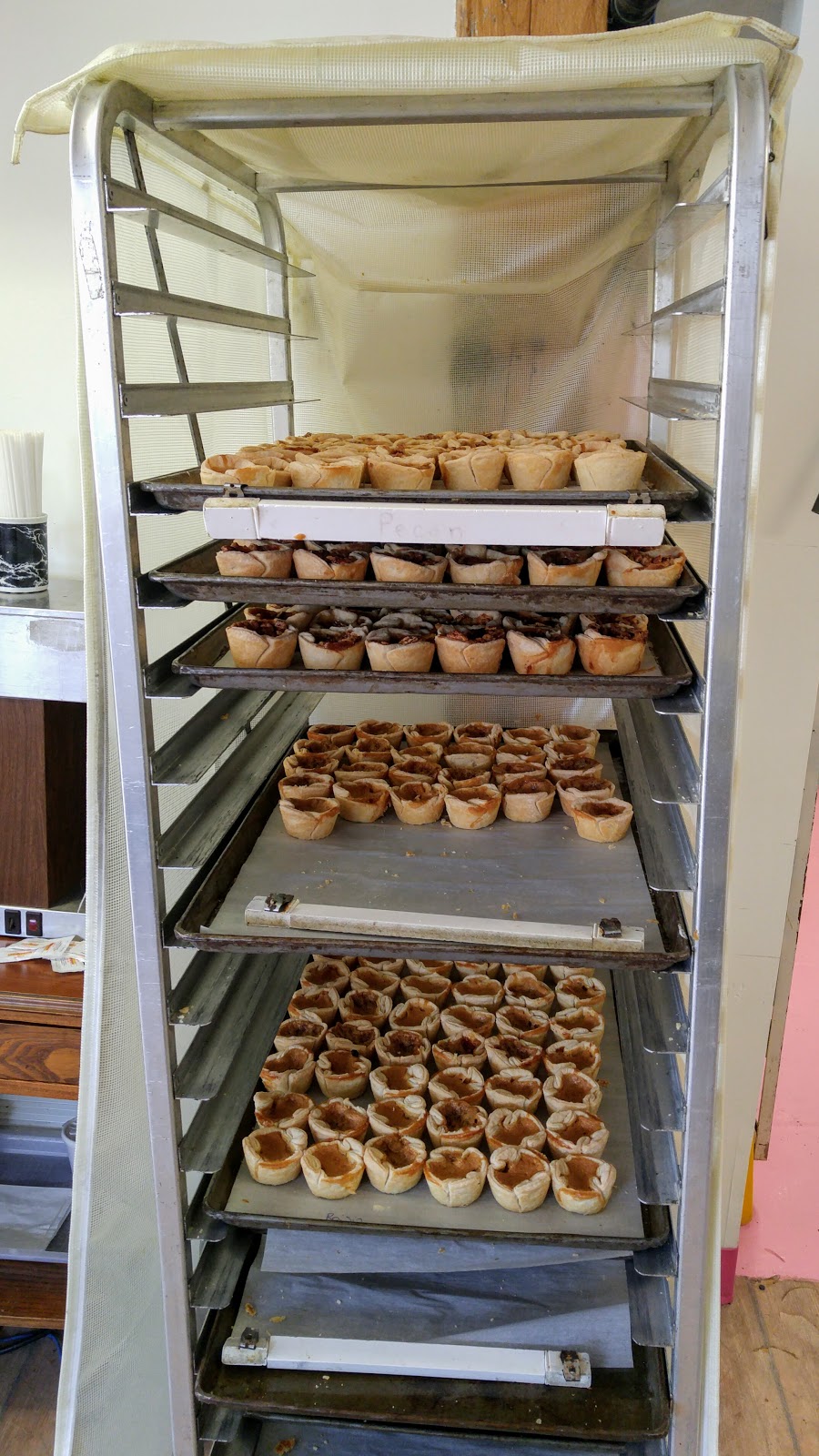 Dees Bakery | 118 St Andrews St, Cambridge, ON N1S 1M8, Canada | Phone: (519) 740-0305