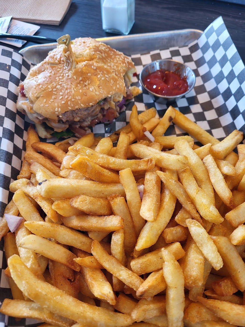 6IXTY WINGS | 15400 Hurontario St, Town Of Caledon, ON L7C 2C3, Canada | Phone: (519) 303-9509