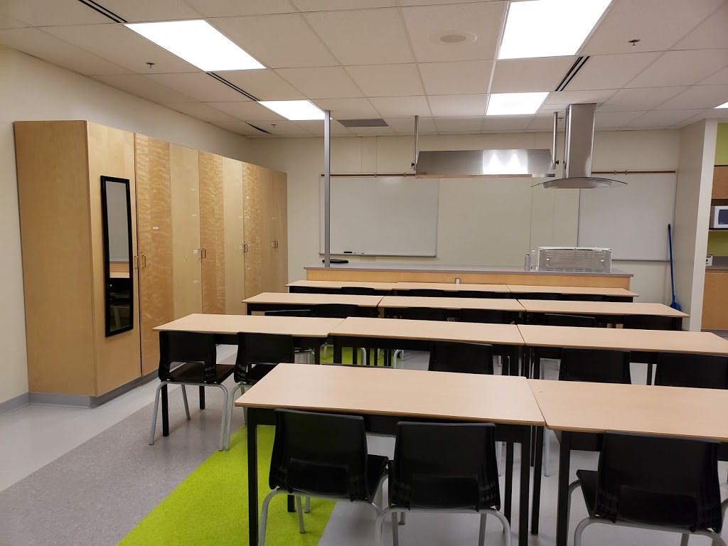 Collège catholique Mer Bleue | 6401 Renaud Rd, Navan, ON K1W 0H8, Canada | Phone: (613) 744-4022