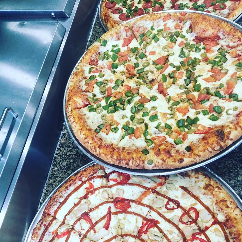 Lees Greek & Pizza | 180 Lees Ave #106, Ottawa, ON K1S 5J6, Canada | Phone: (613) 569-6969