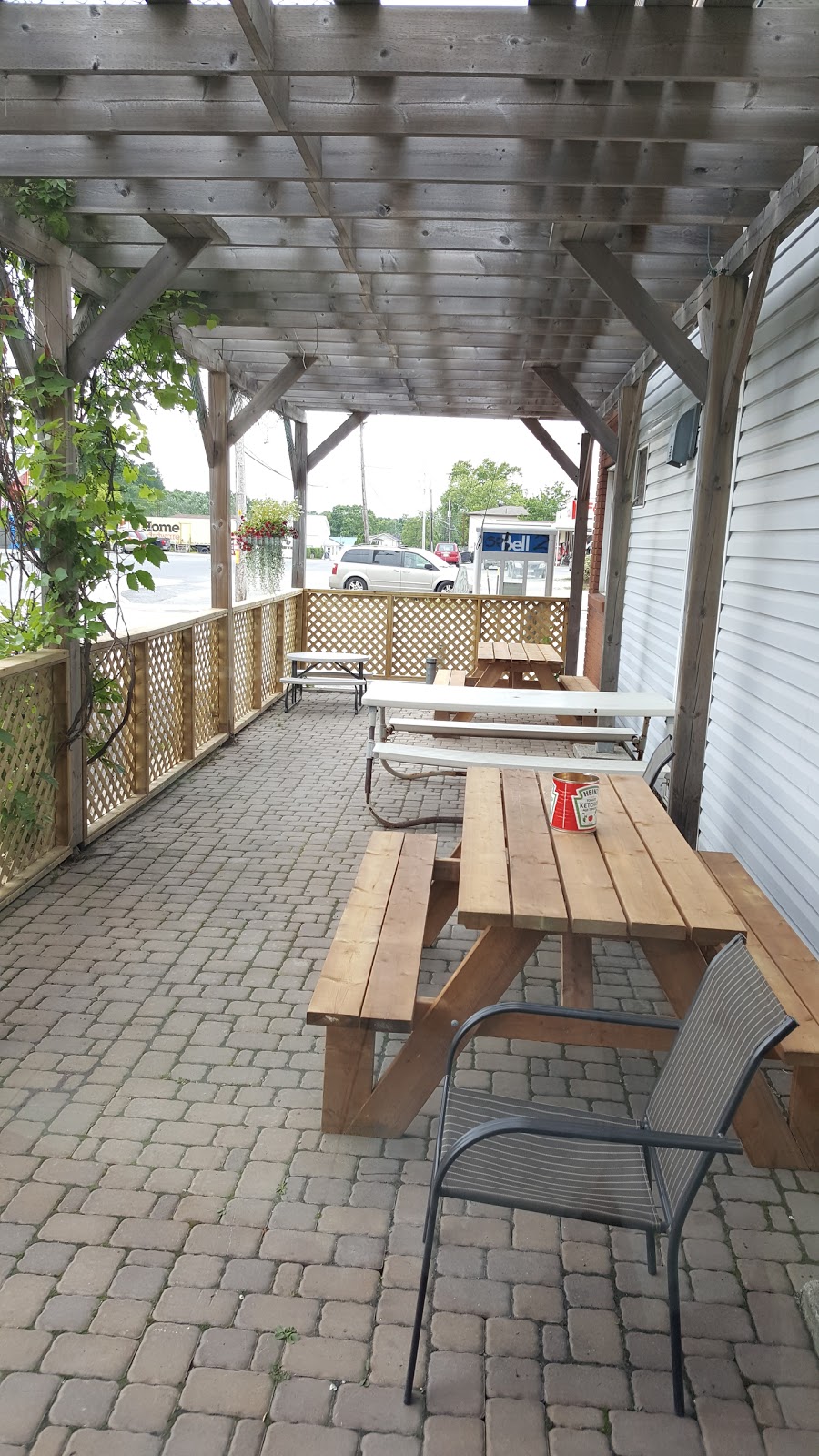 Noelville Restaurant | 8 David N St, Noëlville, ON P0M 2N0, Canada | Phone: (705) 898-2191