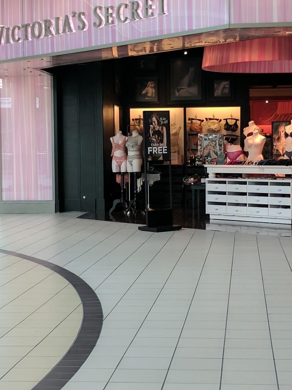 Victorias Secret & PINK | SP GG6-GG12, 17600 Yonge St, Newmarket, ON L3Y 4Z1, Canada | Phone: (905) 853-9587