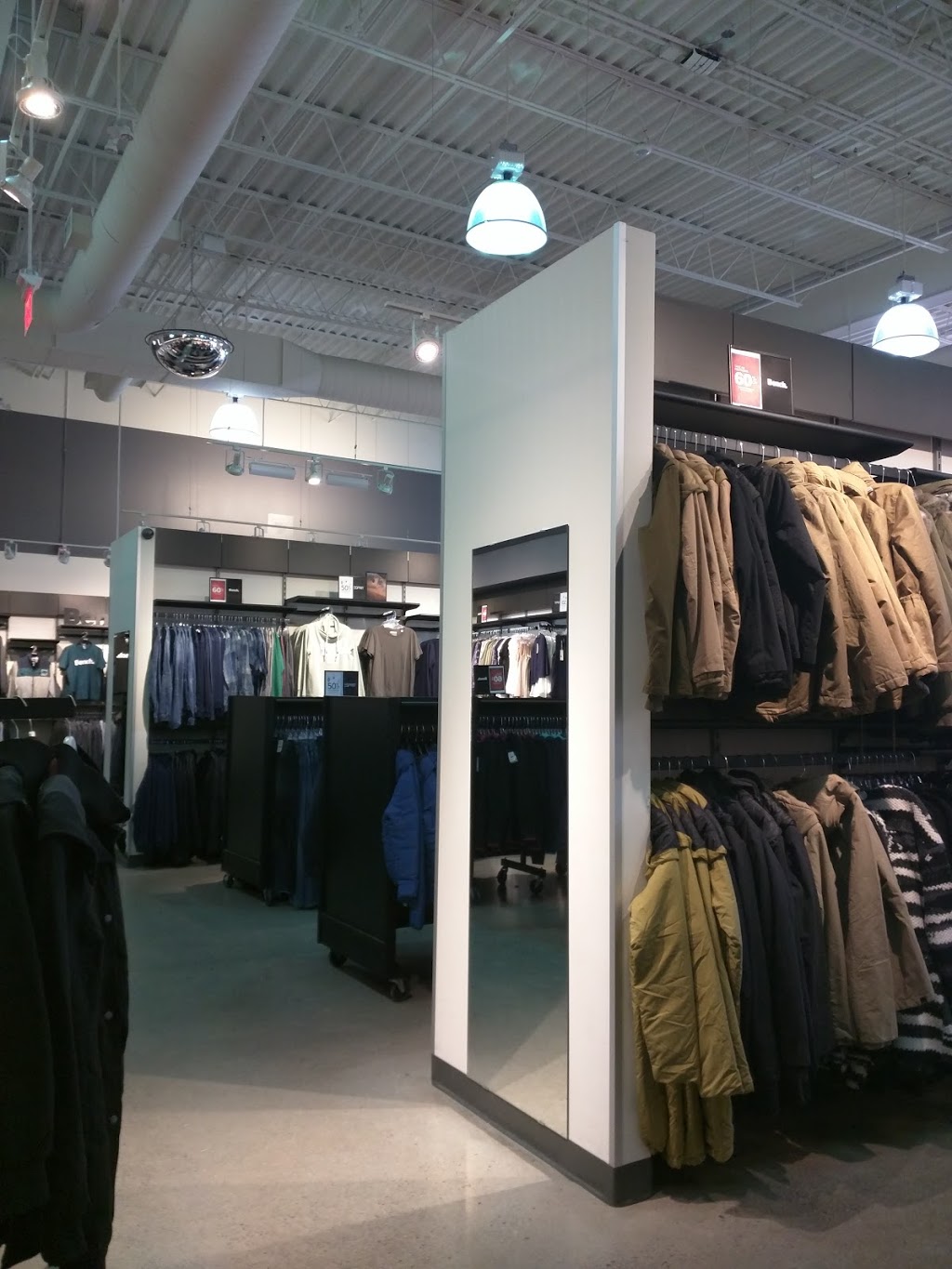 Bench | Kings Crossings, 101 Dalton Ave, Kingston, ON K7K 0C4, Canada | Phone: (613) 417-0312
