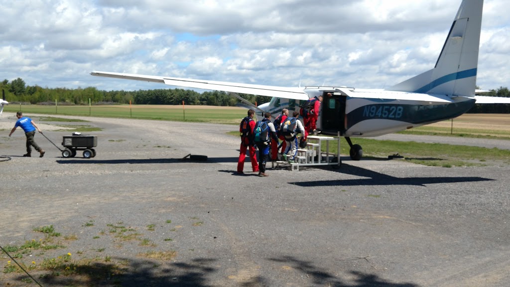 Parachute Voltige | 4680 Rue Principale, Lourdes-de-Joliette, QC J0K 1K0, Canada | Phone: (450) 752-0385