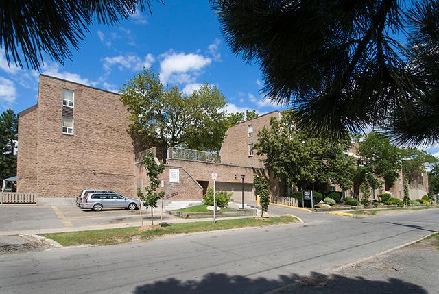 Carriage Hill | 122 Colborne St E, Oshawa, ON L1G 7B3, Canada | Phone: (905) 434-3972