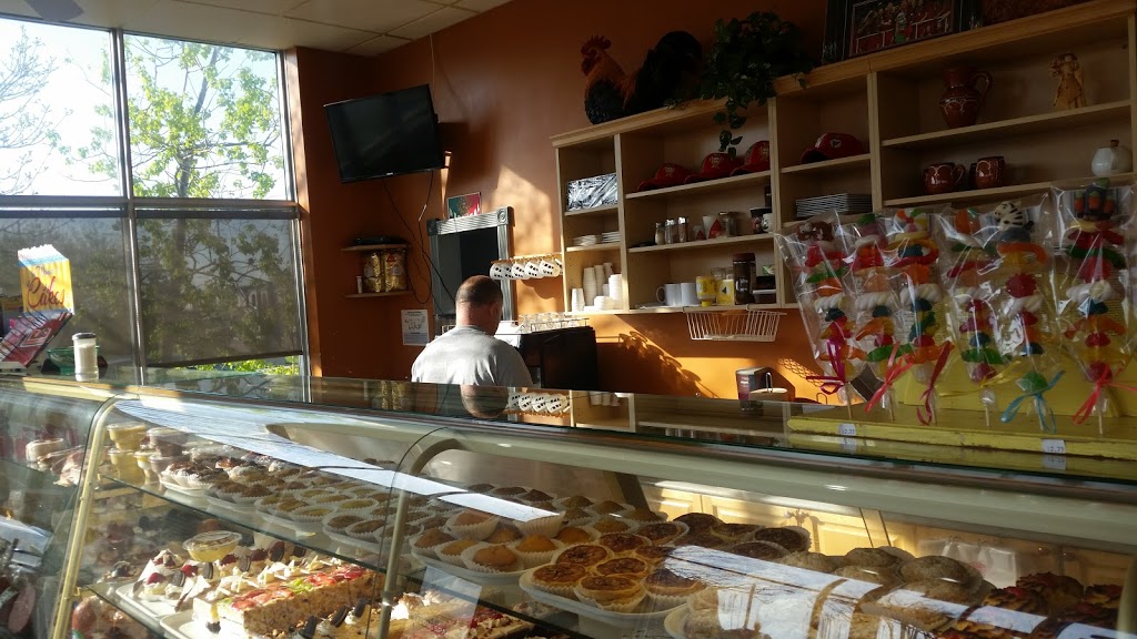 Lisboa Bakery & Deli | 735 Twain Ave, Mississauga, ON L5W 1X1, Canada | Phone: (905) 670-7991