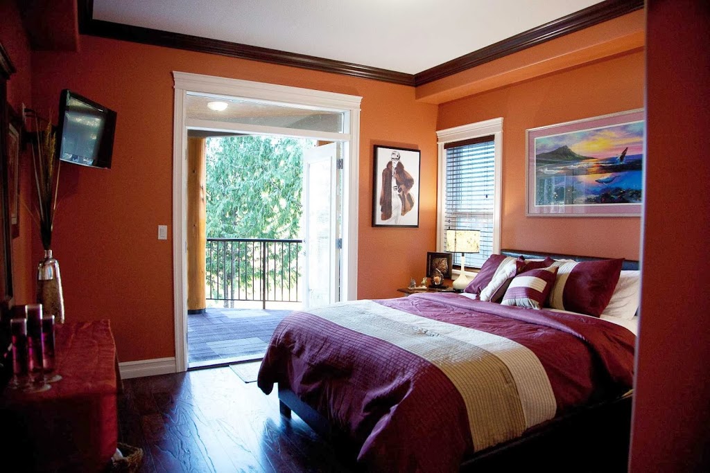 Sunshine coast waterfront vacation rental | 7477 Sechelt Inlet Rd, Sechelt, BC V0N 3A4, Canada | Phone: (604) 793-5121