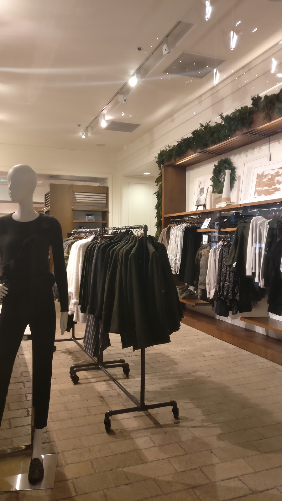 Banana Republic | 3401 Dufferin St Suite #26-27, North York, ON M6A 3A1, Canada | Phone: (416) 782-0814