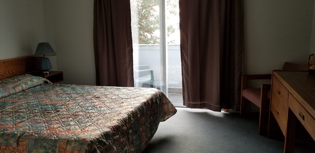 Lasqueti Island Hotel | 1 Weldon Road Lasqueti Island, BC, Powell River E, BC V0R 2J0, Canada | Phone: (855) 527-7838