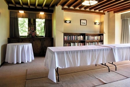 Minnekhada Lodge | 4455 Oliver Rd, Coquitlam, BC V3E 3H6, Canada | Phone: (604) 432-6352